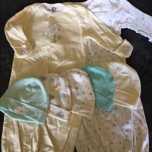 ❤️ Gerber Gown and Hat Bundle